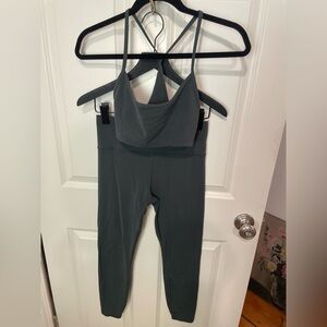 Vuori AllTheFeels Set in Aspen size Medium Set